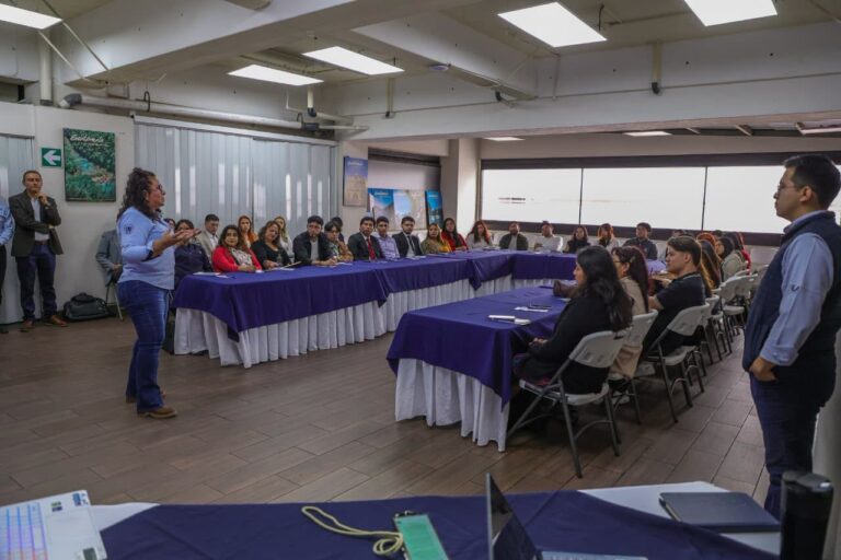 Mintrab realiza actividad sobre derechos laborales con estudiantes universitarios
