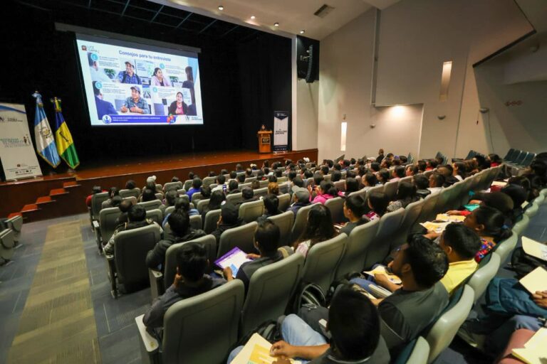 Se realiza jornada de entrevistas para oportunidades de empleo en Huelva, España