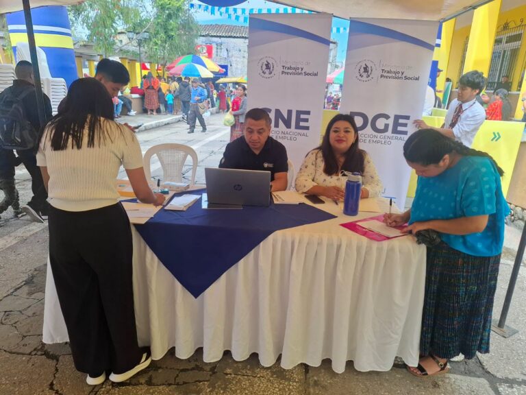 Mintrab realiza Kioscos de Empleo departamentales