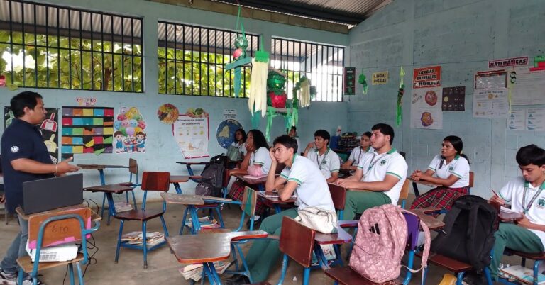 Mintrab brinda orientación laboral en Petén