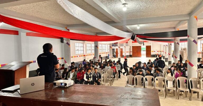 Mintrab brinda orientación laboral a jóvenes