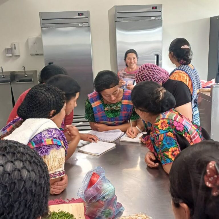 Concluyen con éxito cursos de capacitación técnica para el empleo en Totonicapán