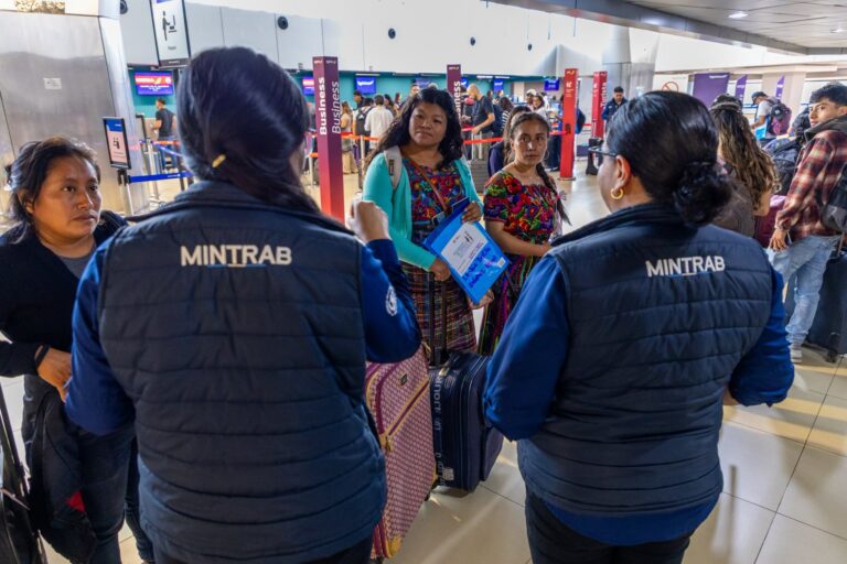 Trabajadores guatemaltecos viajan a España